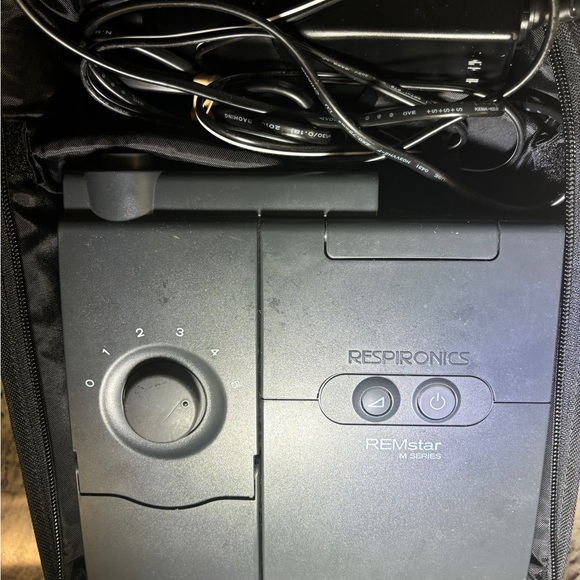 Respronics Heated Humidifier accessories and carry case 1422 hours - Picture 5 of 15